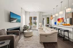 Luxe 1st floor, Close to Beach, Heated Pool, Bikes - Image 4