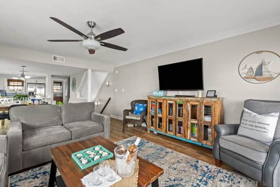 Beachfront End Unit w/ Hot Tub + Beach Chairs - Image 2