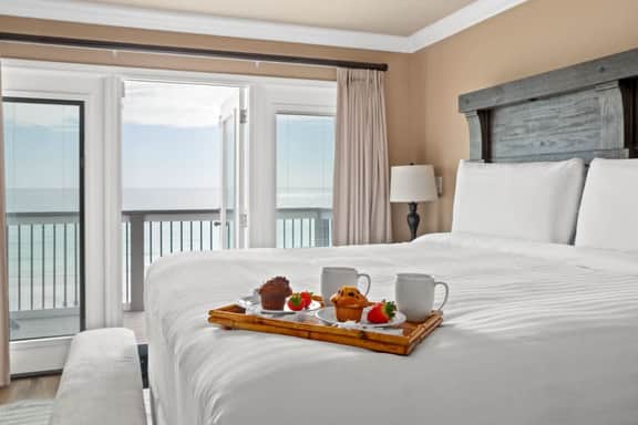 Beachfront End Unit w/ Hot Tub + Beach Chairs - Image 5