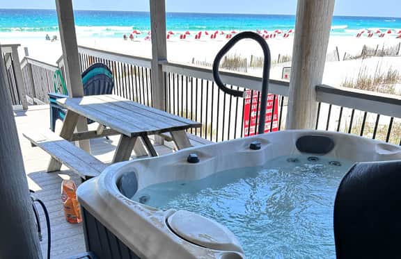 Beachfront End Unit w/ Hot Tub + Beach Chairs - Image 4
