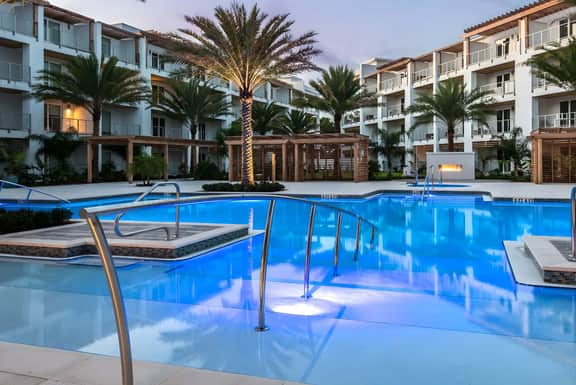 Luxe 1st floor, Close to Beach, Heated Pool, Bikes - Image 2