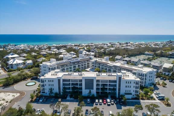 Luxe 1st floor, Close to Beach, Heated Pool, Bikes - Image 3