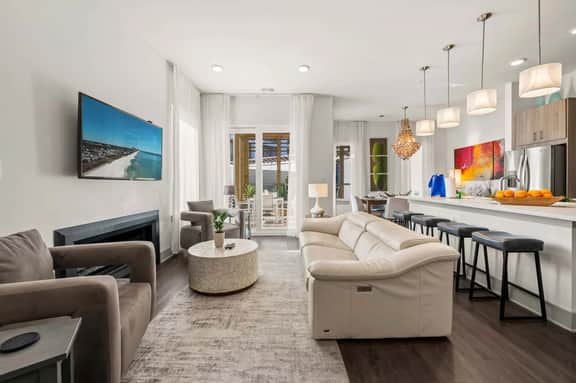 Luxe 1st floor, Close to Beach, Heated Pool, Bikes - Image 4