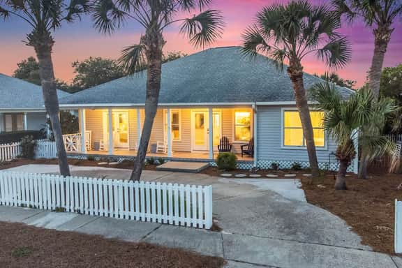 Pet-Friendly Cottage: Steps to Beach & Heated Pool - Image 3